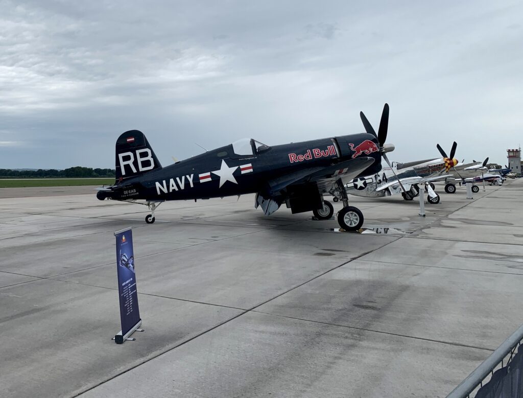 Chance Vough F4U-4 na Aviatické pouti